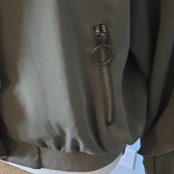 WHO WHAT WEAR Olive Bomber Jacket With Ruffles Bronze Zippered Pockets Sz LARGE - Picture 5 of 14